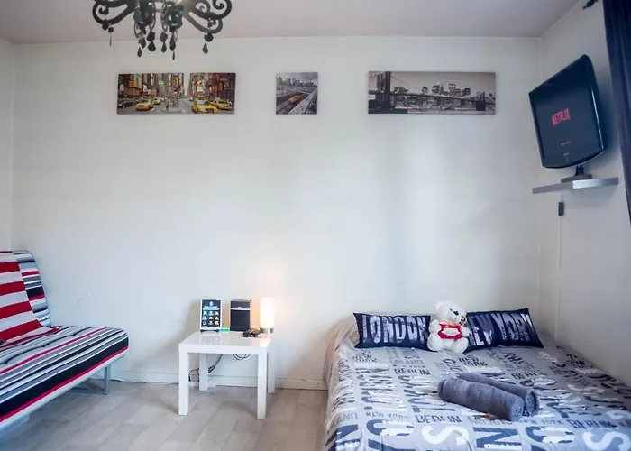 Travel Homes - The Eastside, Parking And Downtown